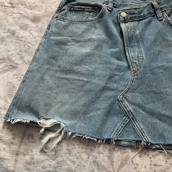 NWT AGOLDE Criss Cross Symbol Jean Denim Skirt Distressed Light Blue Wash Sz 31 - Picture 3 of 13